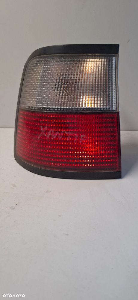 Citroen Xantia kombi lampa tył tylna lewa w błotnik wkład - 1