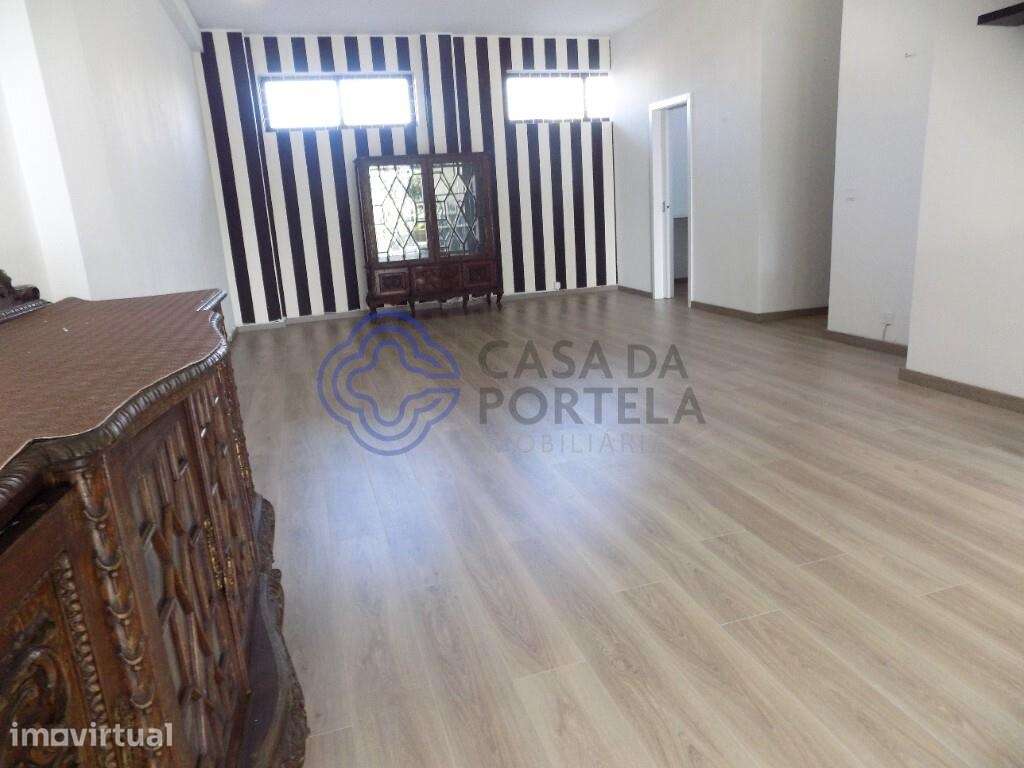 Loja para Arrendamento -Próximo ao Metro-Hospital Santos Silva. - Grande imagem: 2/9