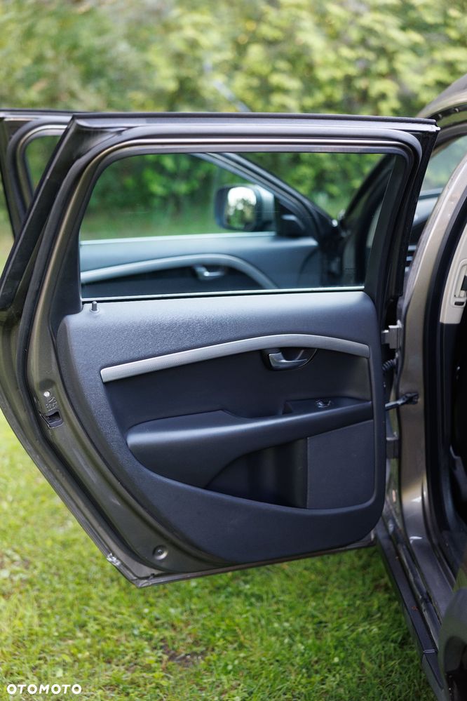 Volvo XC 70 2.4D AWD Momentum - 22