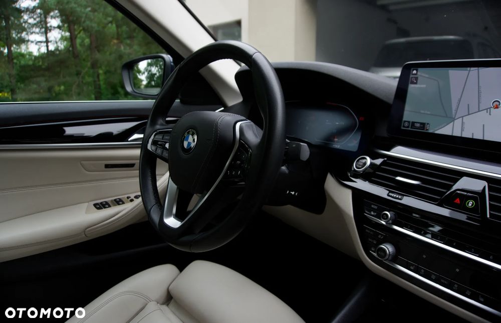BMW Seria 5 520d xDrive MHEV - 23