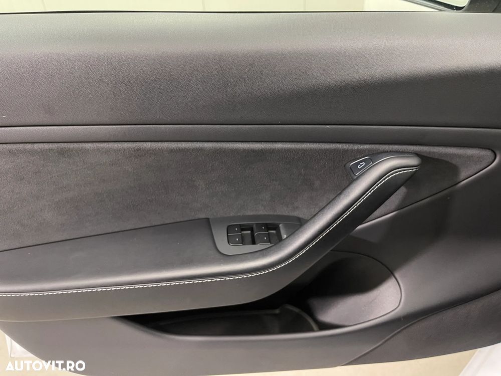 Tesla Model 3 Langstreckenbatterie Allradantrieb Dual Motor - 31