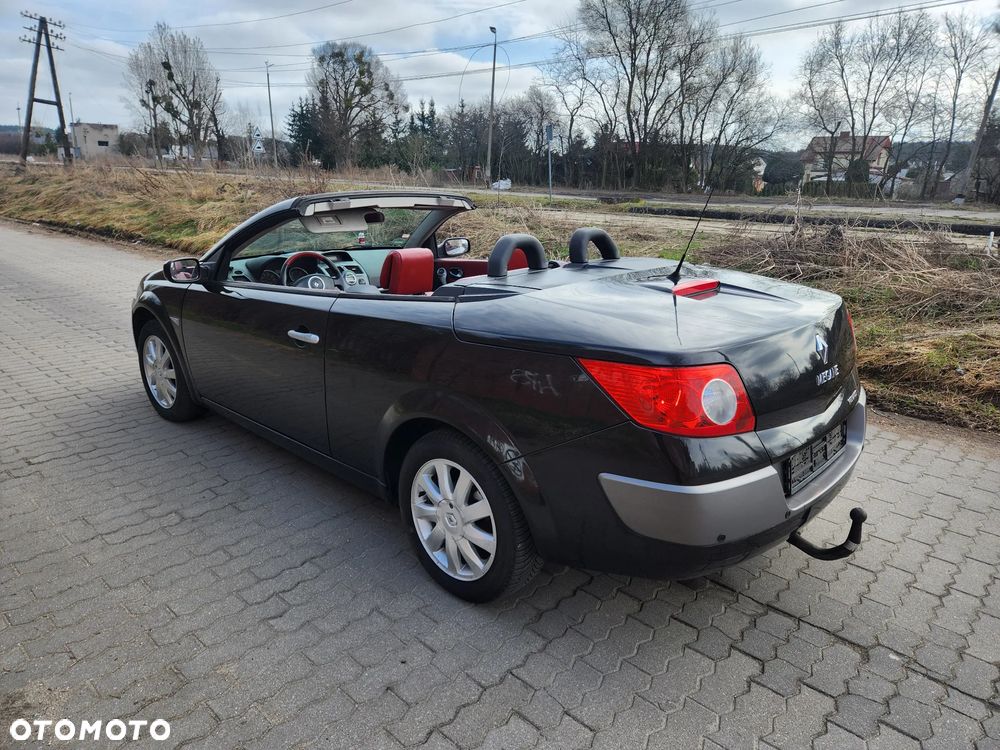 Renault Megane 1.6 Authenique - 12