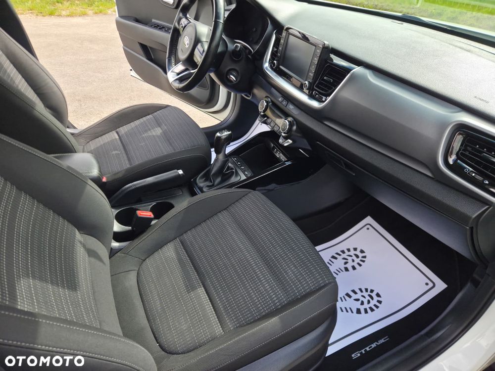 Kia Stonic 1.4 L - 14