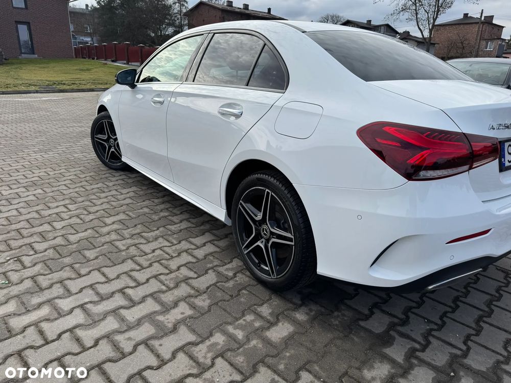 Mercedes-Benz Klasa A 250 e PHEV AMG Line 8G-DCT - 3