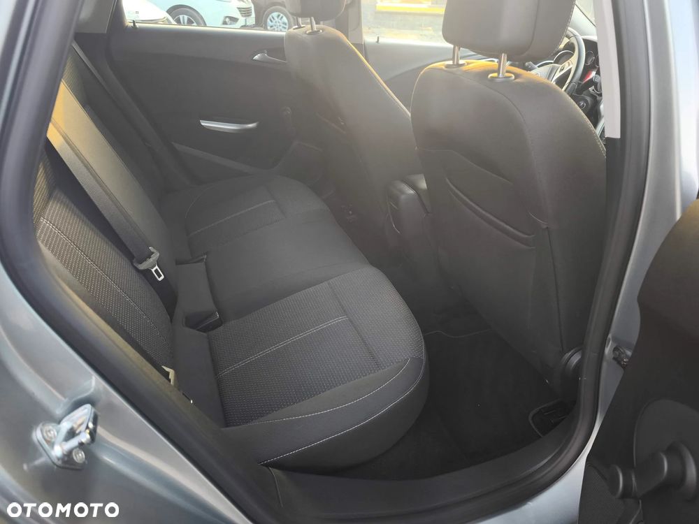 Opel Astra 1.6 Turbo Cosmo - 13