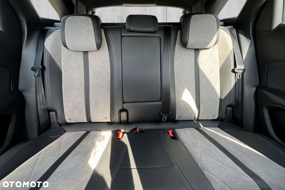 Peugeot 3008 1.6 PureTech HYbrid4 GT S&S EAT8 - 21