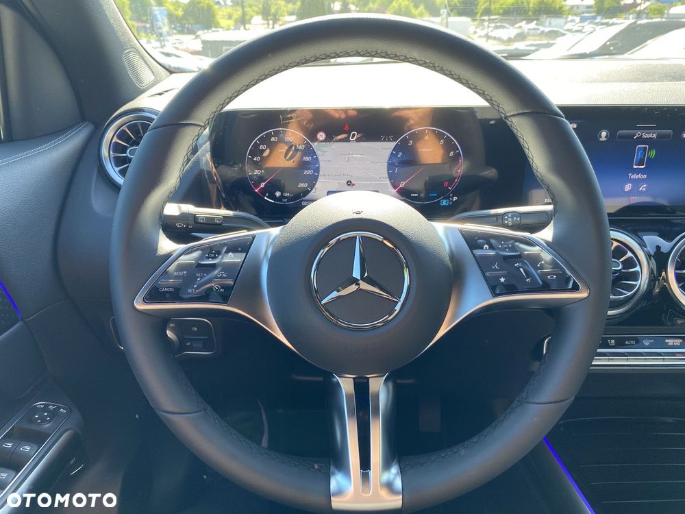 Mercedes-Benz GLA - 11