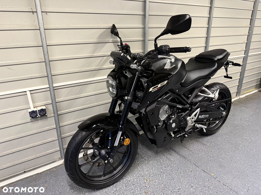 Honda CB - 12