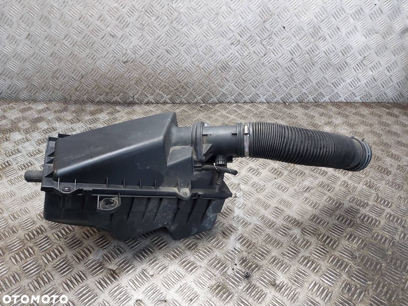 OBUDOWA FILTRA PRZEPŁYWOMIERZ RURA DOLOT POWIETRZA OCTAVIA I 1.9 TDI - 1