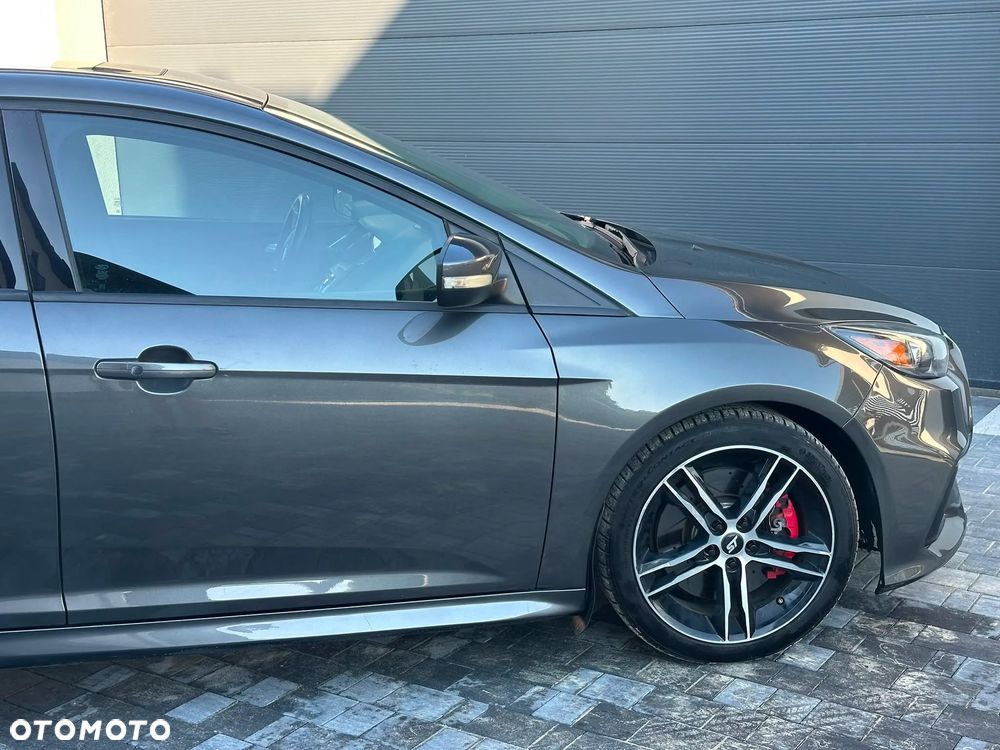 Ford Focus 2.0 EcoBoost ST - 11