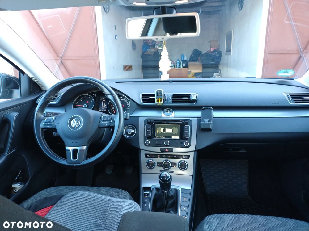 Volkswagen Passat 2.0 TDI BlueMotion Technology Comfortline - 13