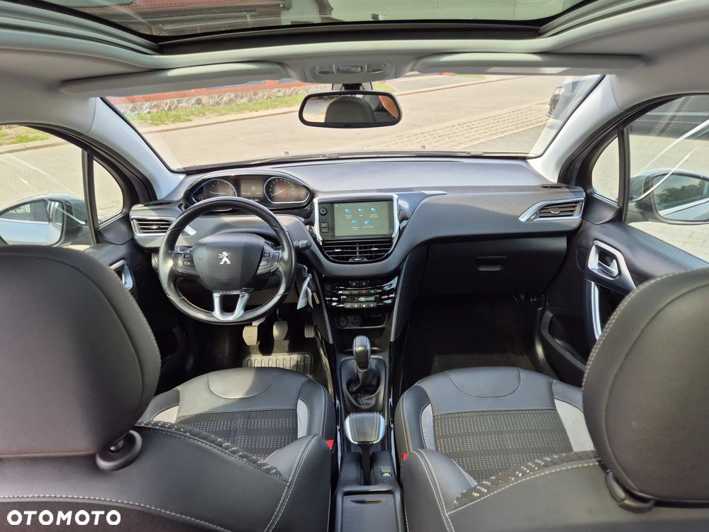 Peugeot 2008 1.2 Pure Tech Allure S&S - 12