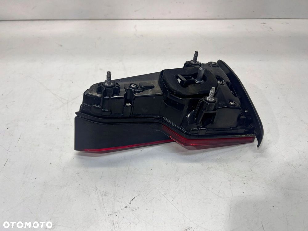 LAMPA LEWY TYŁ W KLAPĘ LED AUDI A4 B9 SEDAN 8W5945093B - 1