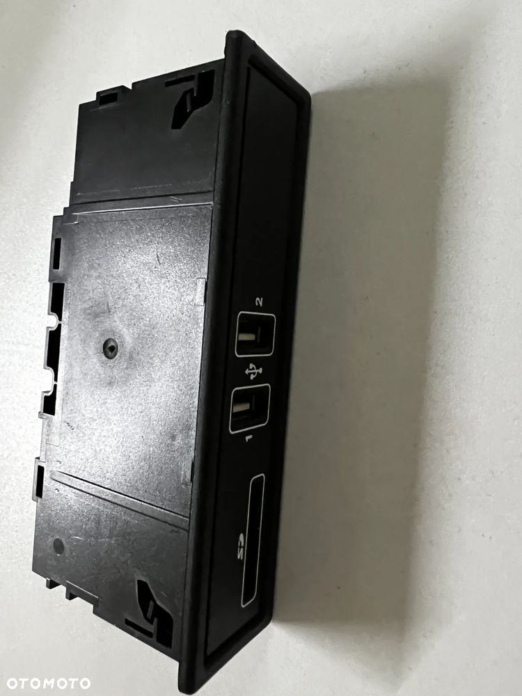 MERCEDES PANEL SD USB A2138200401 - 1