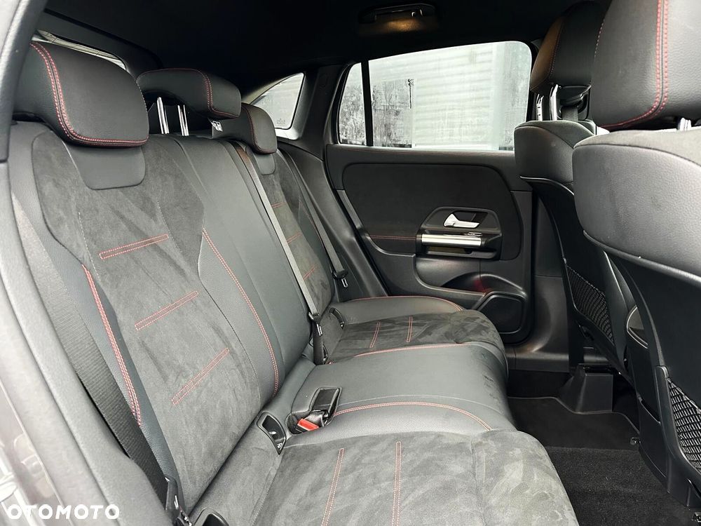 Mercedes-Benz GLA - 15