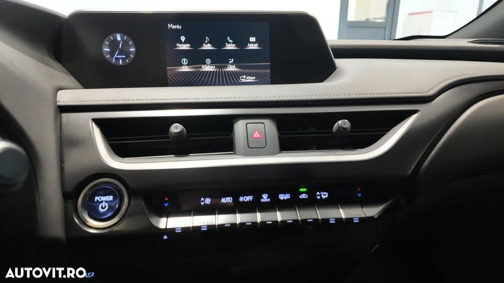 Lexus UX 250h - 32