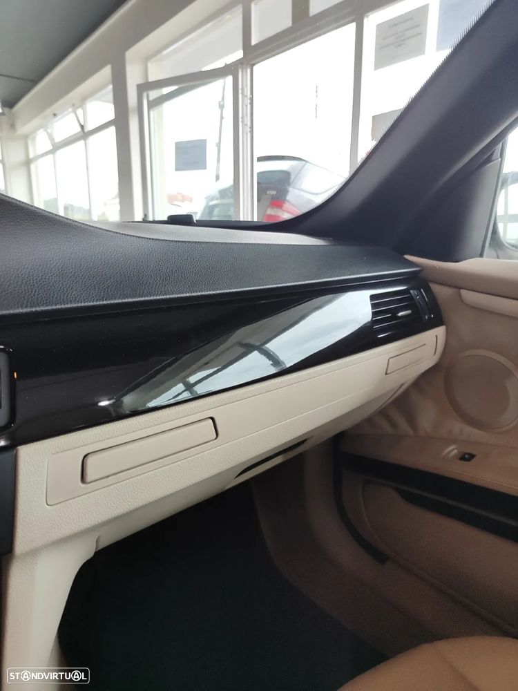 BMW 320 i M Sport Edition - 36