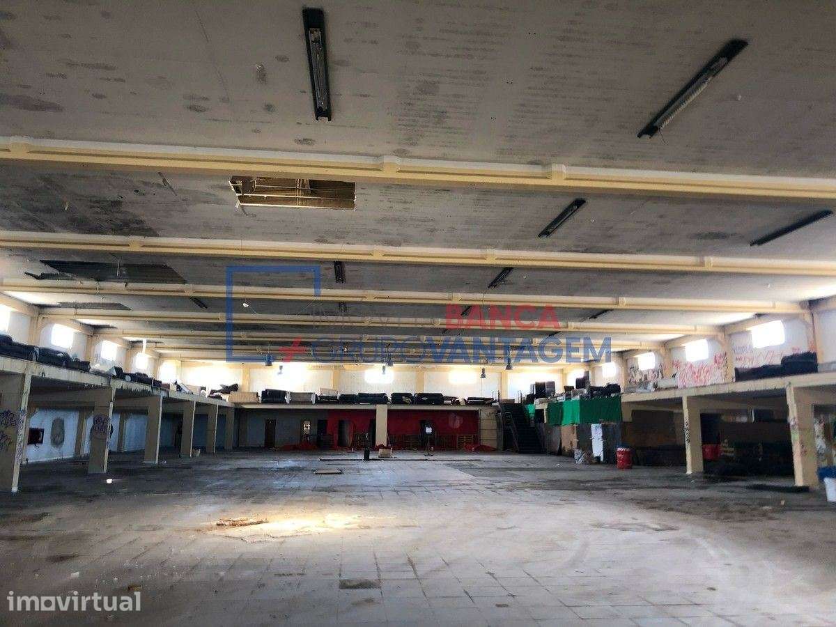 ARMAZÉM EM SINTRA - Grande imagem: 2/16