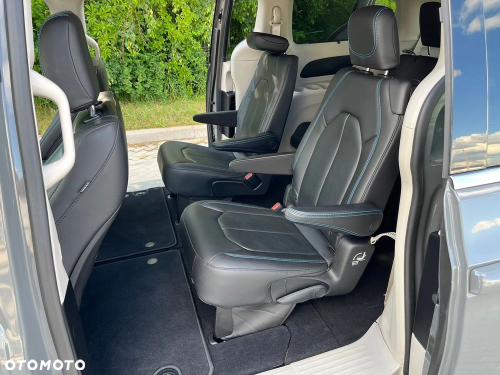 Chrysler Pacifica - 16