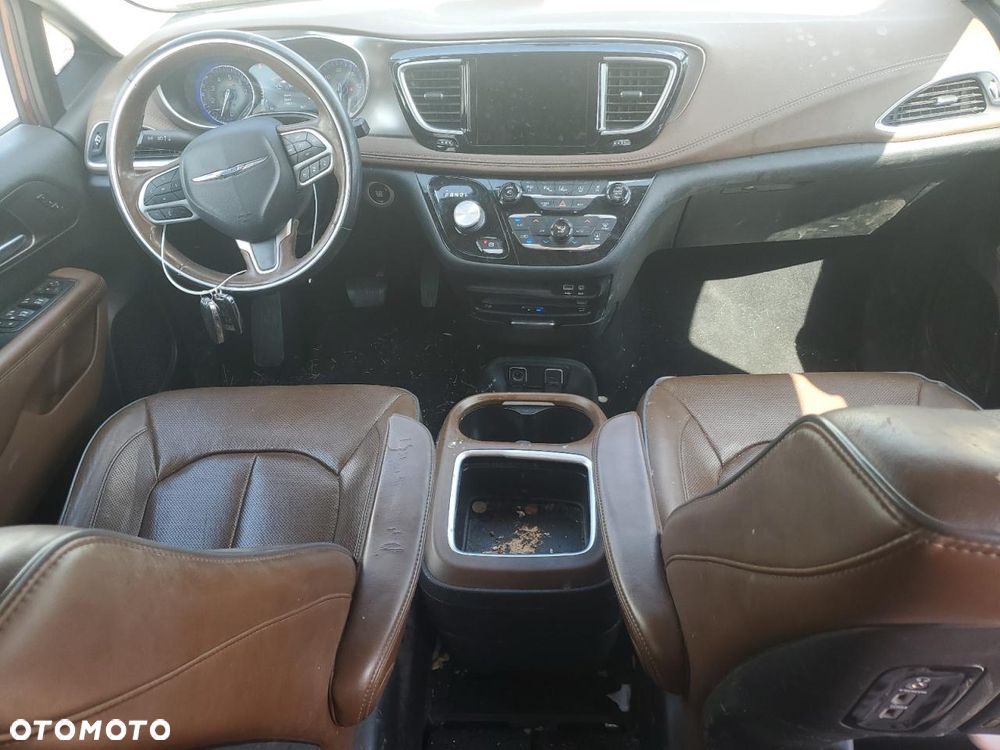 Chrysler Pacifica - 8