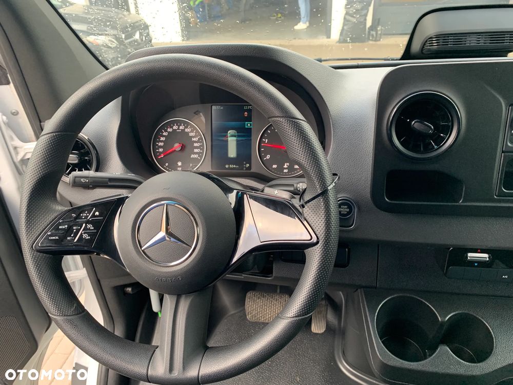 Mercedes-Benz Sprinter - 14