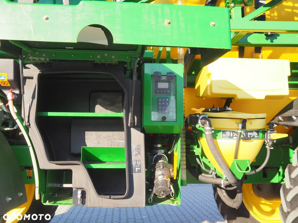 John Deere R4040i - 11