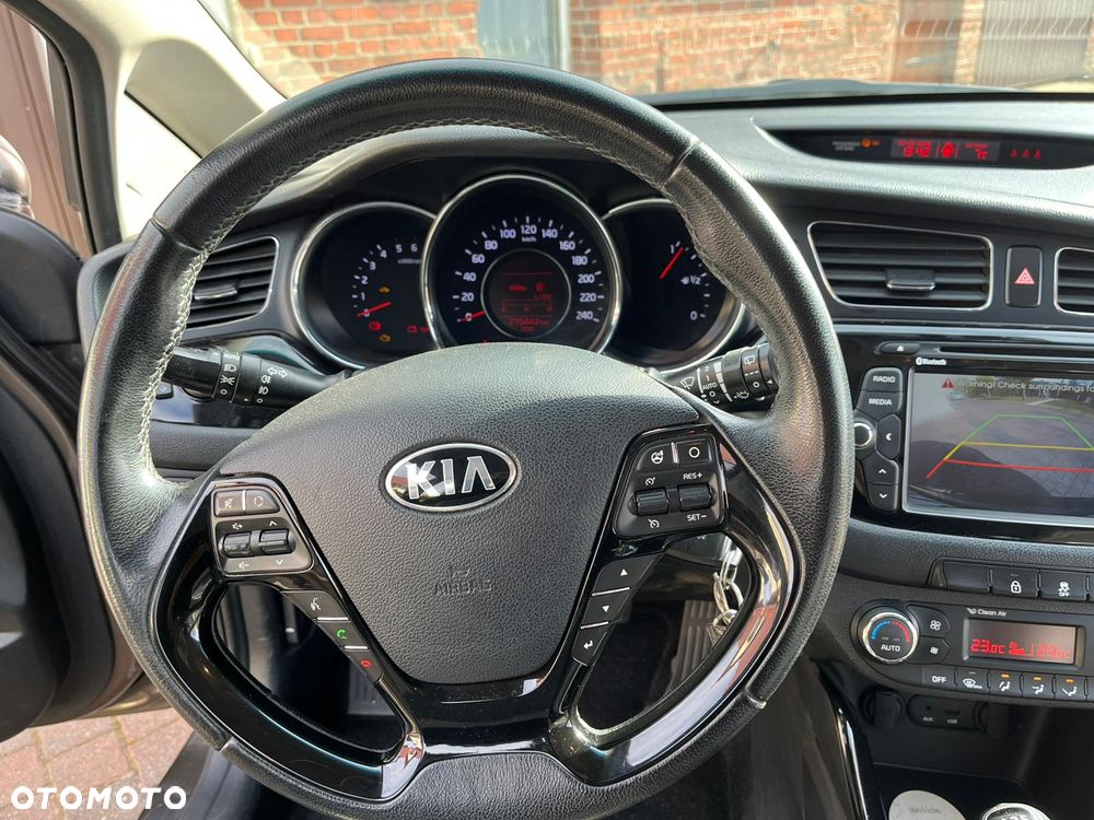 Kia Ceed 1.6 CRDi 128 Fifa World Cup Edition - 15