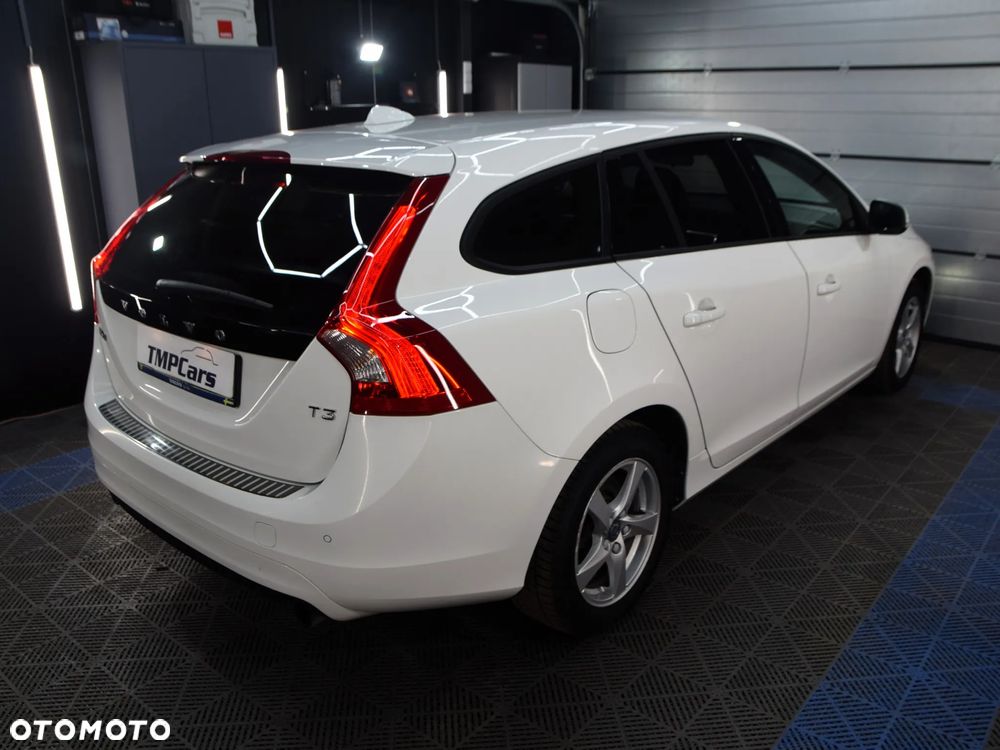 Volvo V60 T3 Drive-E Kinetic - 30