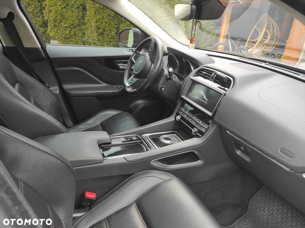 Jaguar F-Pace 30t AWD Prestige - 9