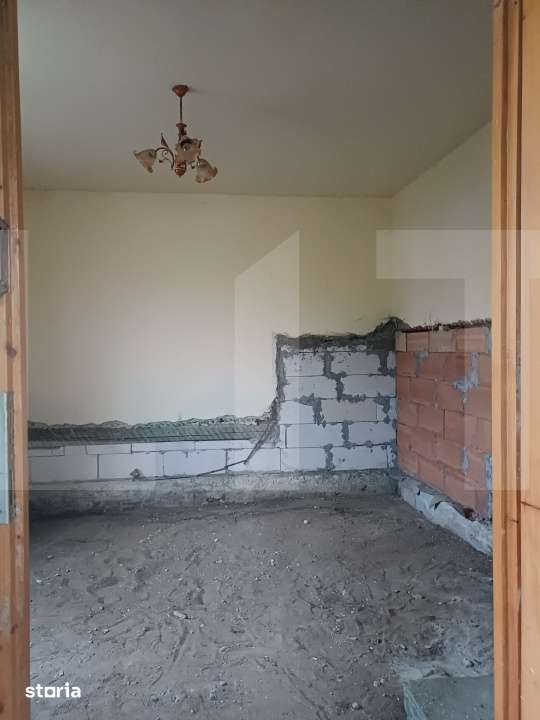 Casa cu potential de investitie -in comuna Hatuica - Imagine principală: 5/9