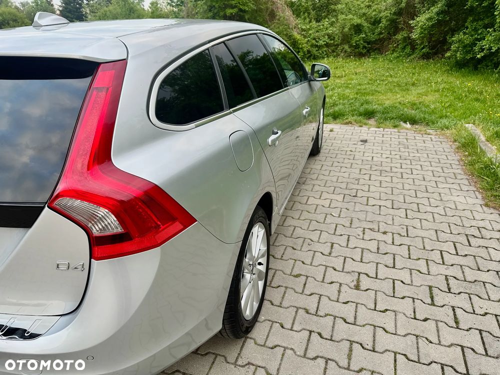 Volvo V60 D4 Drive-E Momentum - 17
