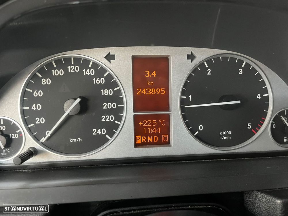 Mercedes-Benz B 200 CDi Autotronic - 22