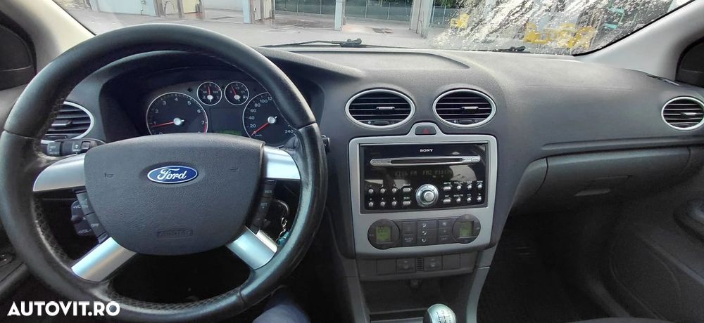 Ford Focus 2.0 Futura - 11