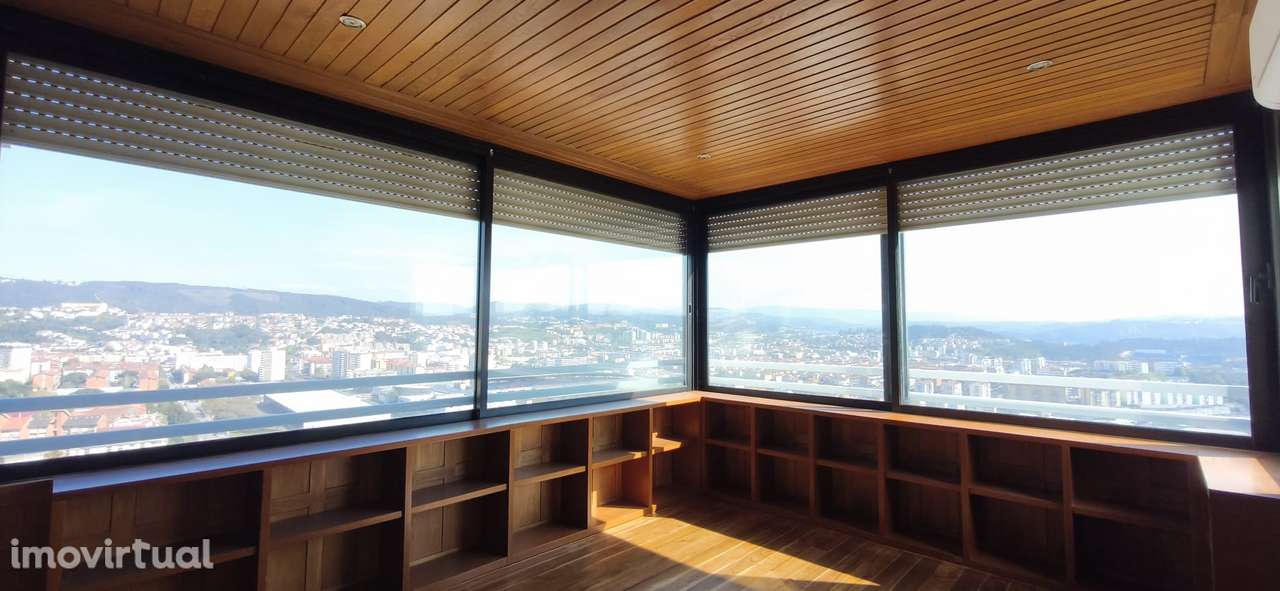 magnifico T5 duplex remodelado na Rua Miguel Torga , Penedo da Saudade - Grande imagem: 4/23