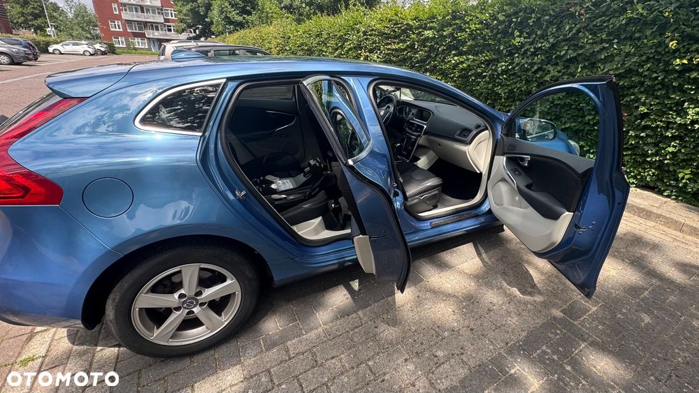 Volvo V40 D2 Momentum - 16