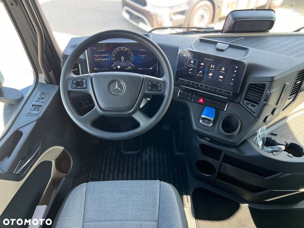 Mercedes-Benz ACTROS - 25