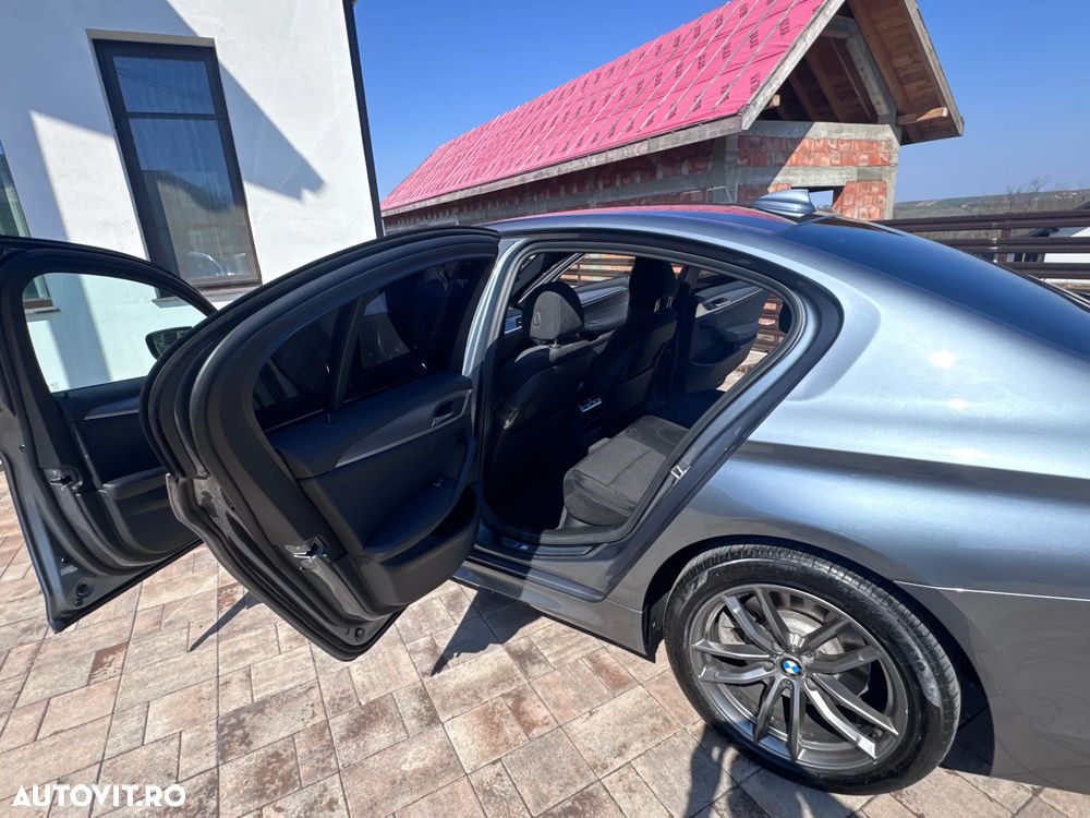 BMW Seria 5 520d xDrive AT - 17