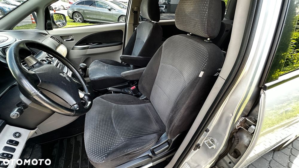 Mitsubishi Grandis 2.4 Intense (lea) - 21