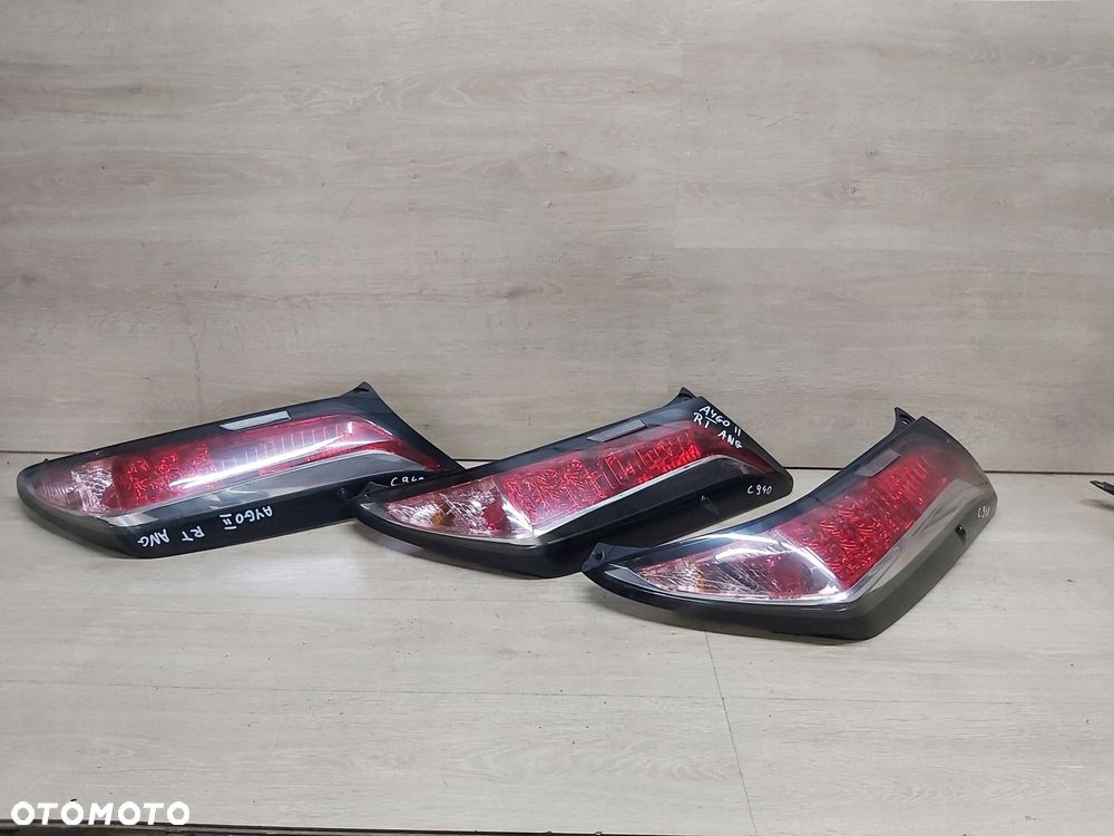 Toyota AYGO II lampa prawy tył prawa UK - 15