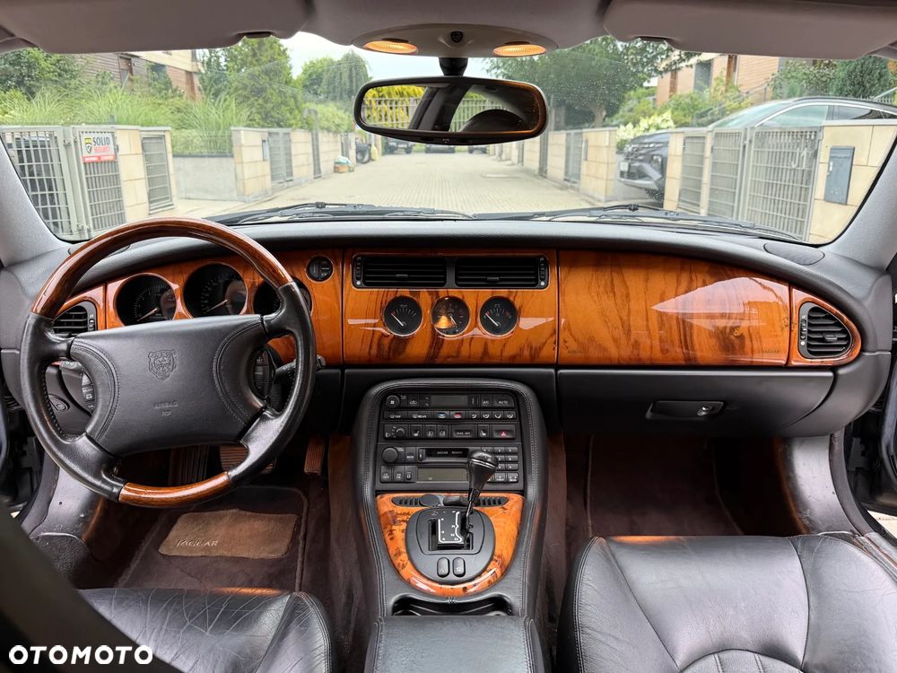 Jaguar XK - 9