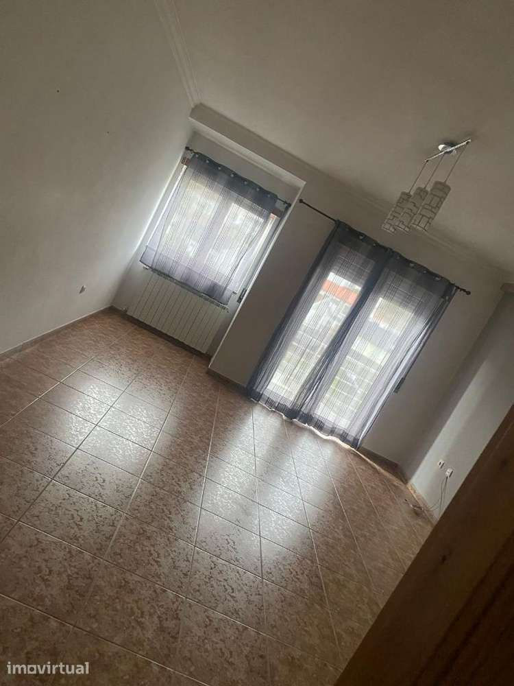 Aluga-se apartamento t2 em Vila Pouca de Aguiar, junto ao intermarché. - Grande imagem: 5/6