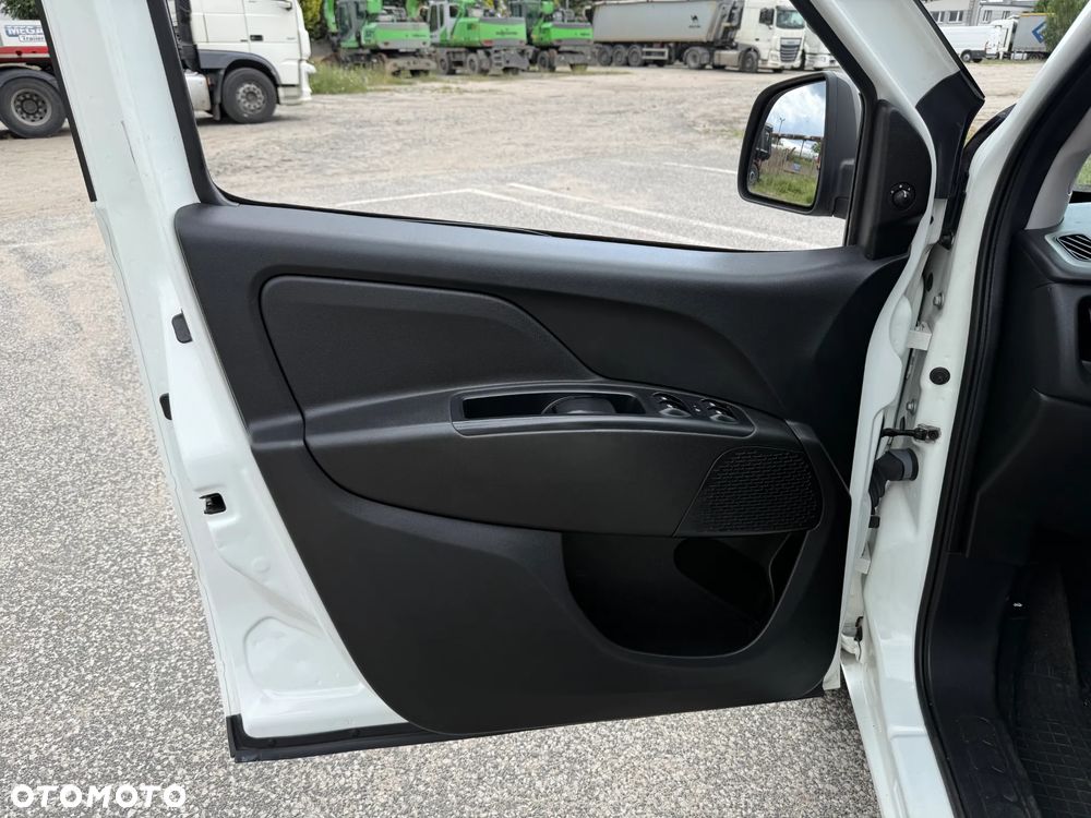 Fiat Doblo 1.4 16V Active - 21