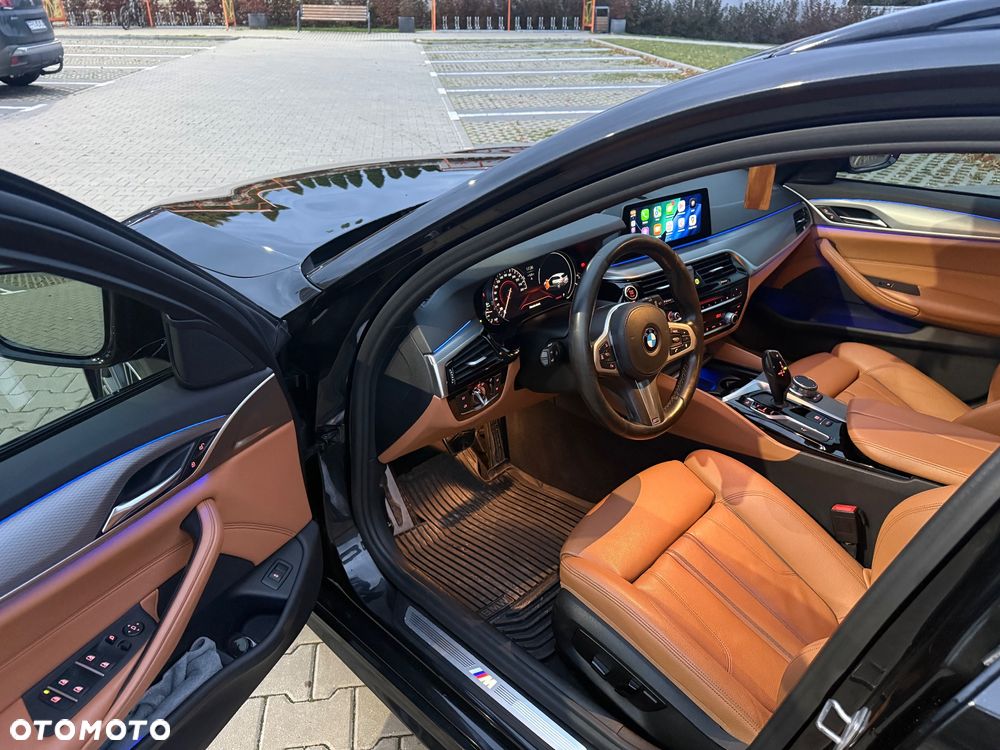 BMW Seria 5 520d M Sport - 8