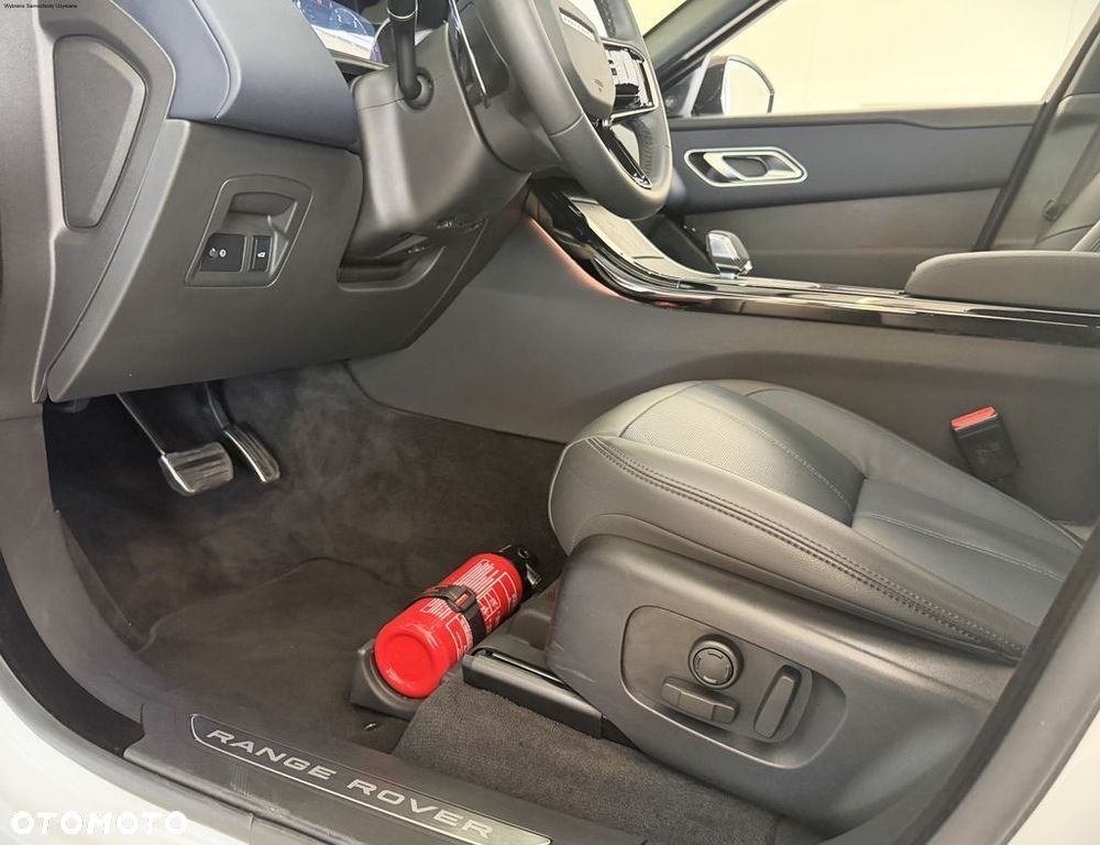 Land Rover Range Rover Velar 2023 photo 2