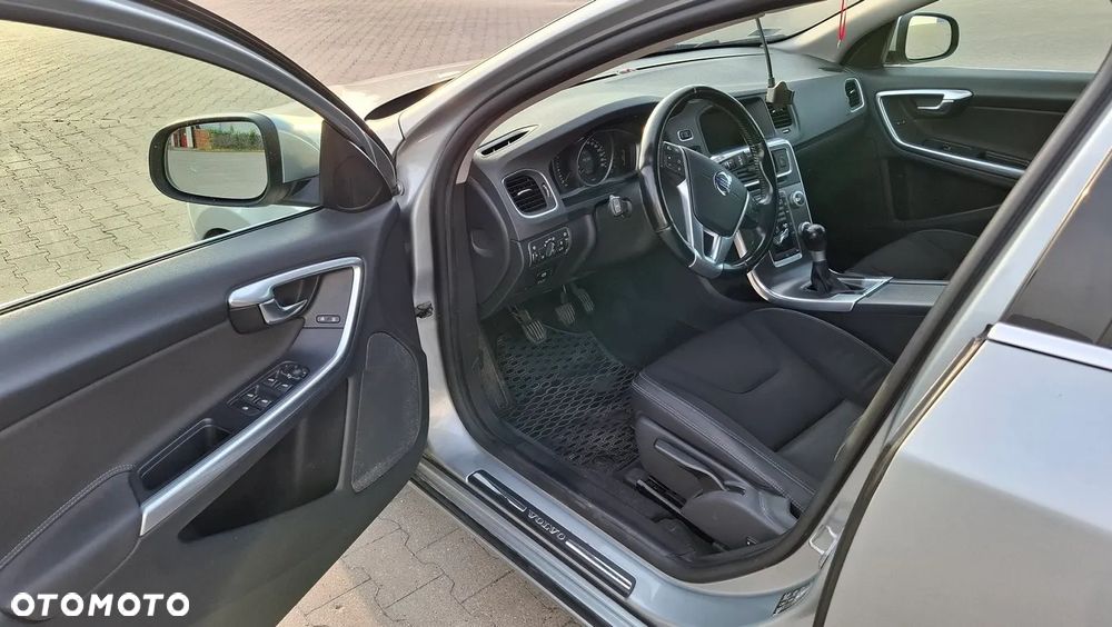 Volvo V60 D2 Momentum - 9