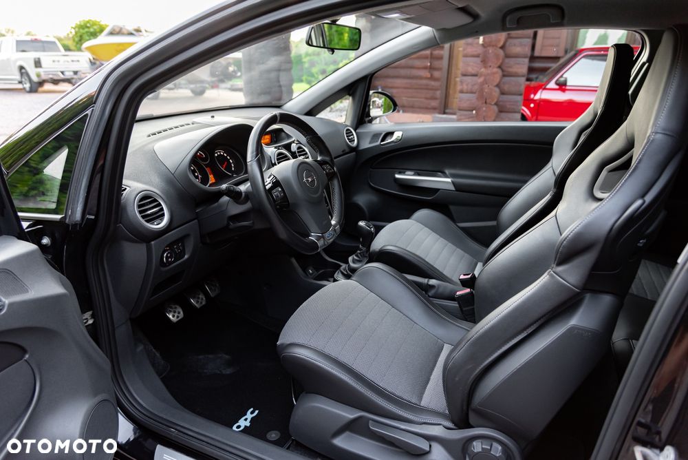 Opel Corsa 1.6T OPC - 18