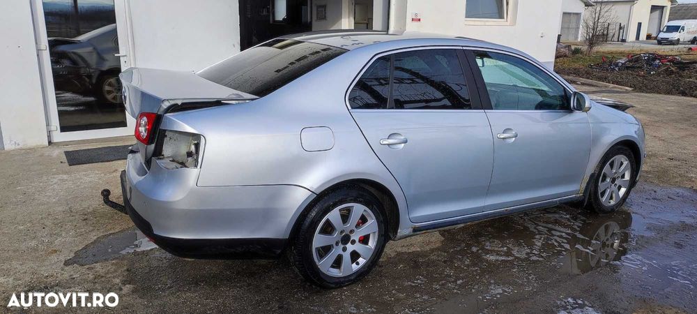 Dezmembrez volkswagen vw JETTA an 2007 cod BMM cutie DSG6 cod KCU LA7W - 4