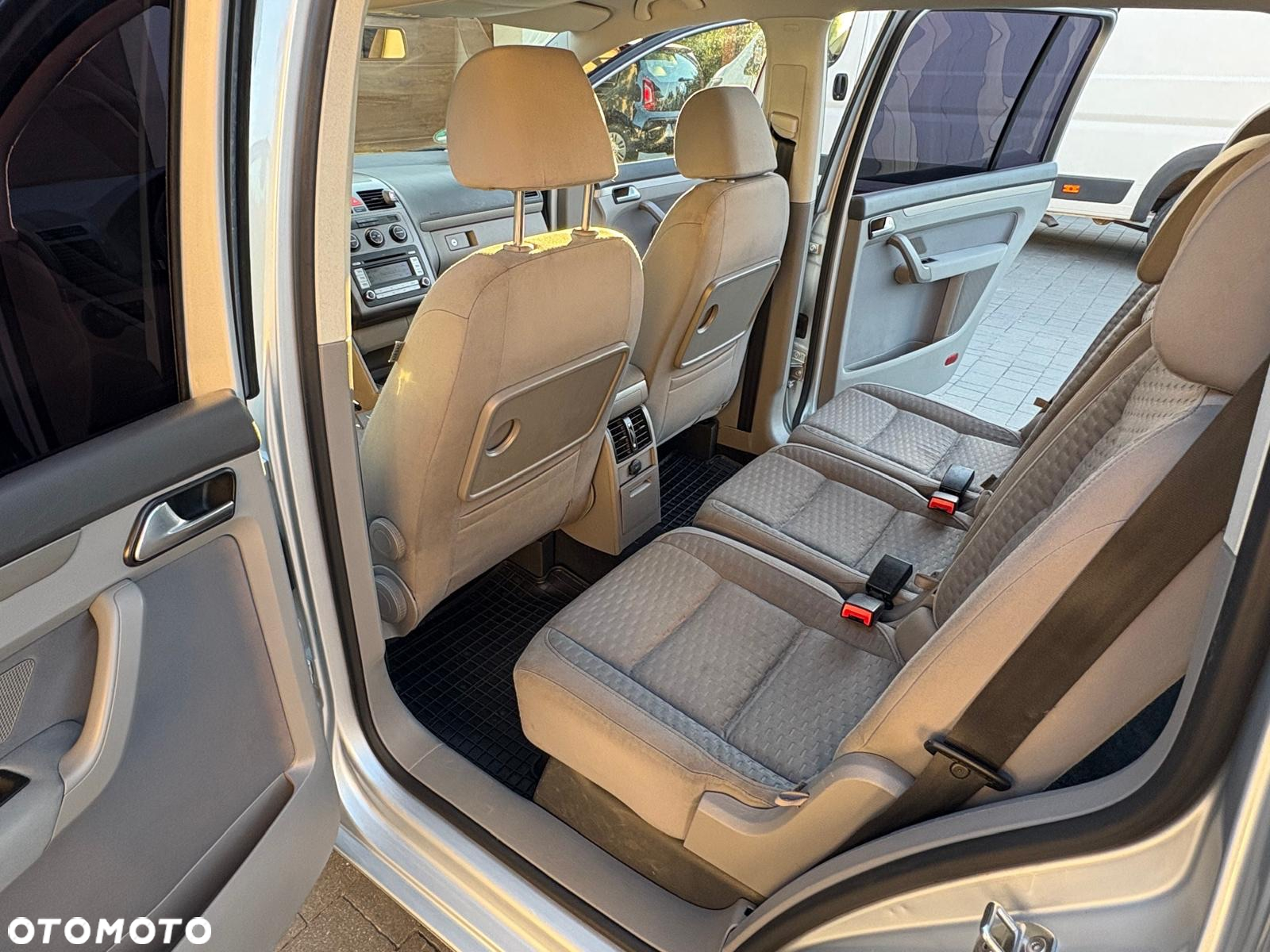 Volkswagen Touran 1.6 - 18