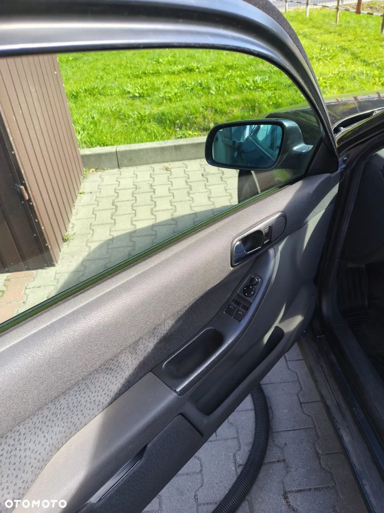 Audi A3 3-drzwiowe 1.6 Ambition - 7