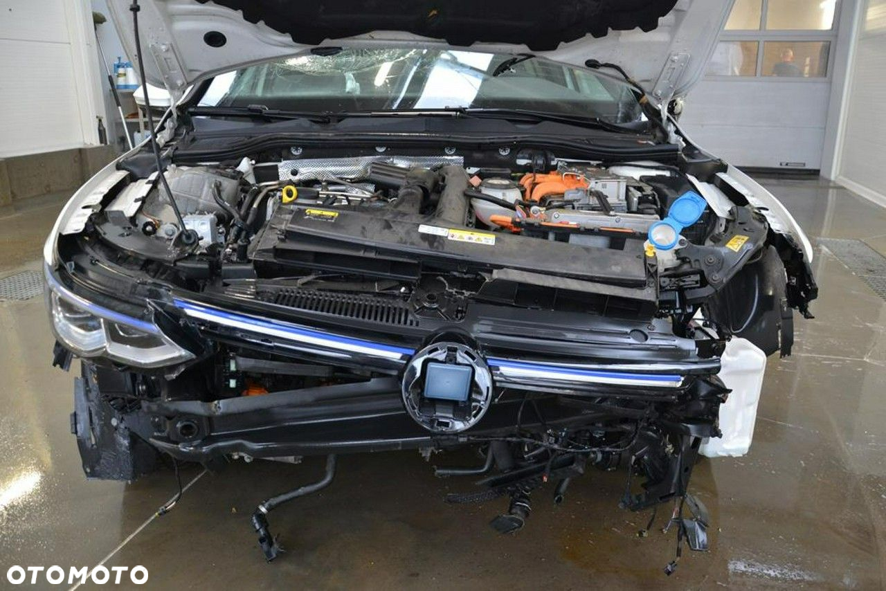 Volkswagen Golf - 27
